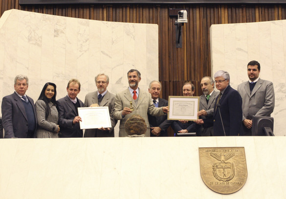 Legislativo Entrega Prêmio Qualidade de Vida Ambiental a Professores Paranaenses