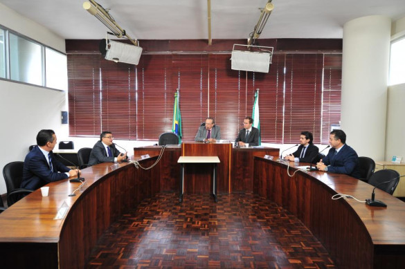 Emenda revoga também atuais aposentadorias de ex-governadores