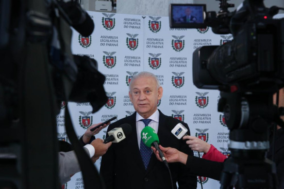 Deputados votam na quarta-feira (15) a PEC que extingue aposentadoria de ex-governador