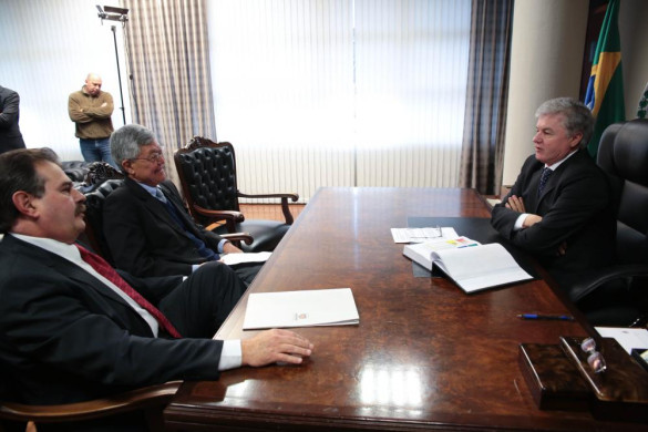 Presidente da Assembleia recebe projeto da Lei Orçamentária para 2014