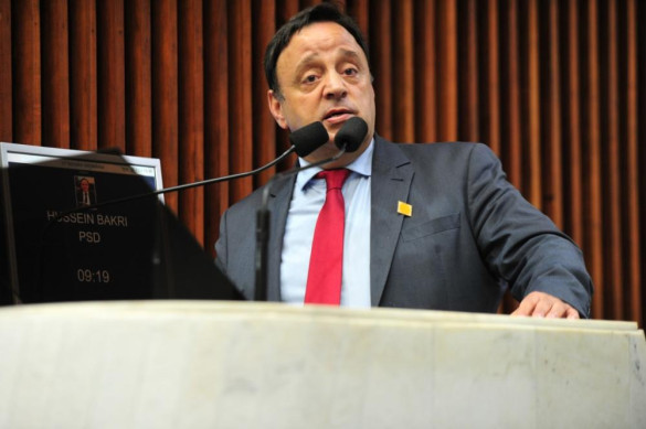 "Mudanças no PSS ficarão para 2020 em respeito a 20 mil professores", afirma Hussein Bakri