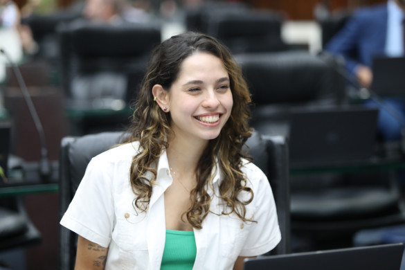 Na retomada das sessões, deputada Ana Júlia (PT) assume liderança do PT/PDT e defende educação pública e combate às desigualdades