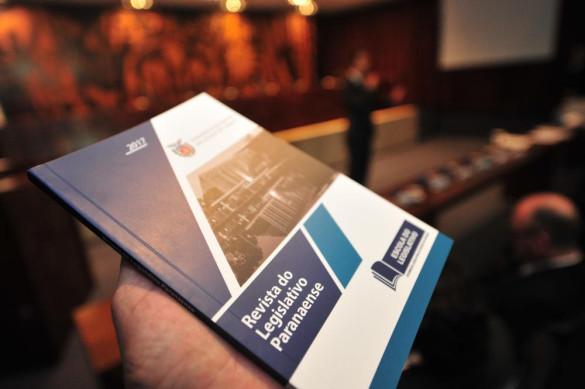 Assembleia lança a Revista do Legislativo Paranaense