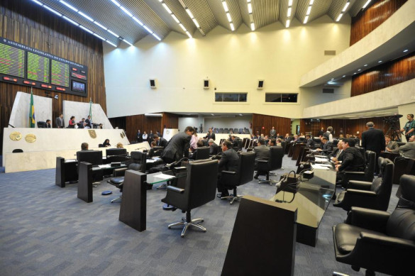 Aprovados 16 projetos de lei na sessão plenária desta terça-feira (18)