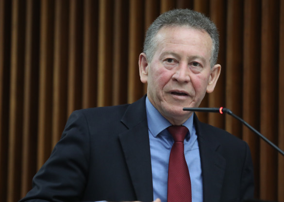 Proposta visa revogar dispositivos que permitem cortes na gratificação de professores