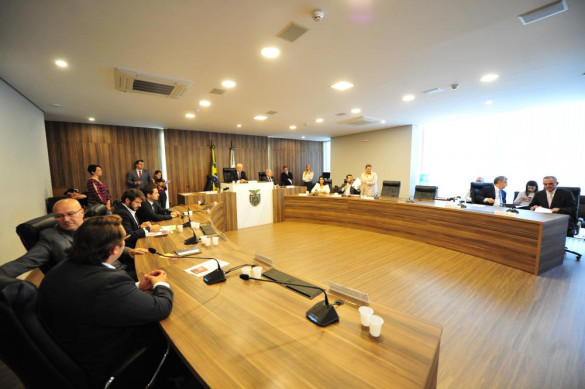 CCJ aprova projeto que regula a participação da iniciativa privada nos serviços do SUS