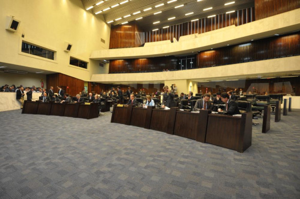 Chegam à Assembleia mensagens propondo reajuste de 6,28% aos servidores públicos