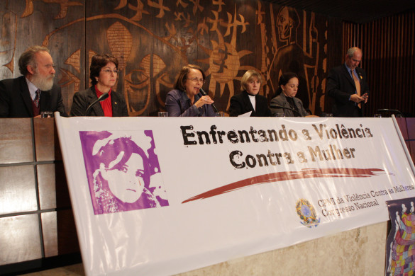 Violência contra a mulher é tema de audiência de CPMI na Assembleia