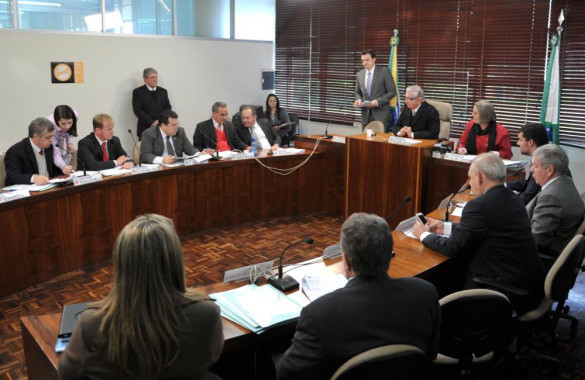 CCJ fará sessão extra para votar parcelamento de débitos do Estado com o Paranaprevidência