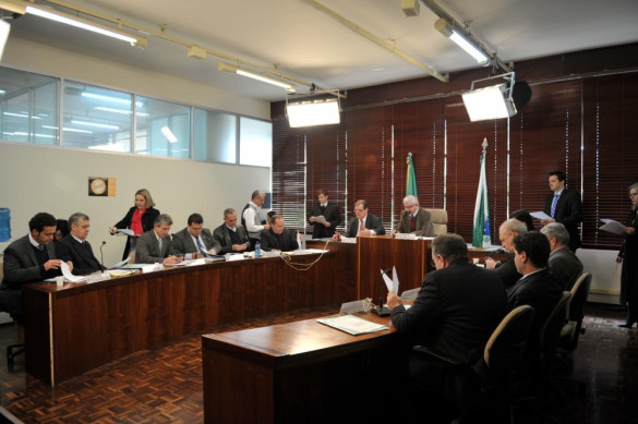 Com emenda, CCJ aprova projeto que define atribuições de despachante junto ao DETRAN