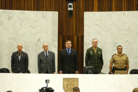 Legislativo presta homenagem aos 122 anos da Proclamação da República