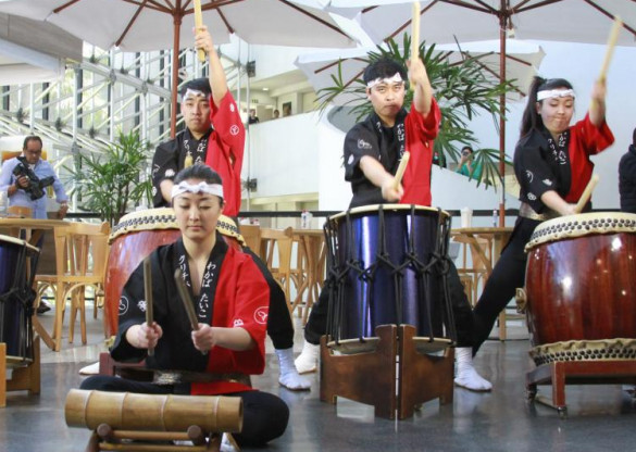 Tambores japoneses do Taiko ressoam em mais uma edição do "Comunicação & Arte na Alep"