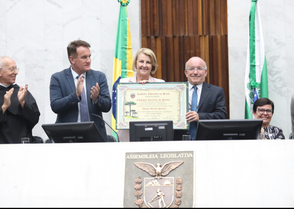 Empresário Ademar Batista Pereira recebe título de Cidadão Honorário do Paraná