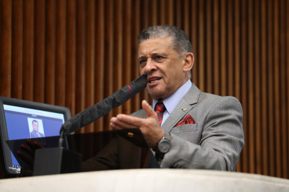 Cenas de crianças no Afeganistão chocam o deputado Galo