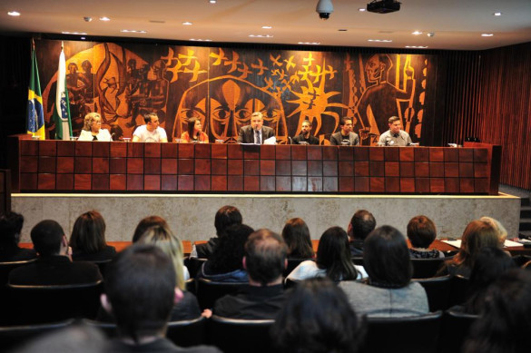 "Palhaços Doutores" comemoram aniversário e são homenageados na Assembleia Legislativa