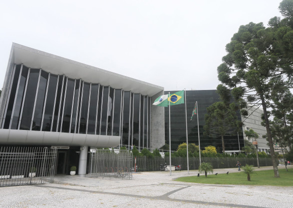 Homenagem ao Hospital Cajuru e audiência pública sobre Endometriose marcam a semana na Assembleia