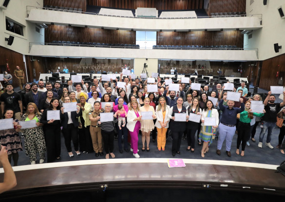 Destaques no enfrentamento à Covid-19, enfermeiros são homenageados na Assembleia