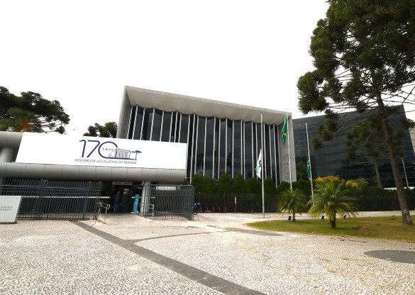 Retomada das sessões e a realização de solenidades, audiência públicas e homenagens marcam a agenda da Assembleia