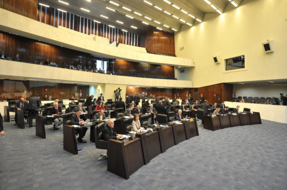 Deputados aprovam projeto que institui o quadro próprio dos servidores da Saúde