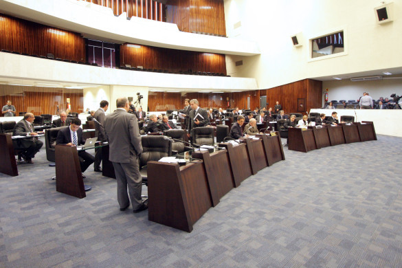 Assembleia aprova em primeira discussão o novo salário mínimo regional