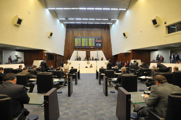 Deputados aprovam projeto que amplia atuação dos dentistas nos hospitais