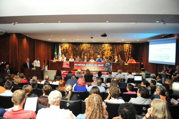 Deputados querem levar discussão sobre a reforma da Previdência para o interior