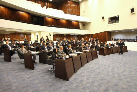Deputados derrubam vetos a três projetos de lei