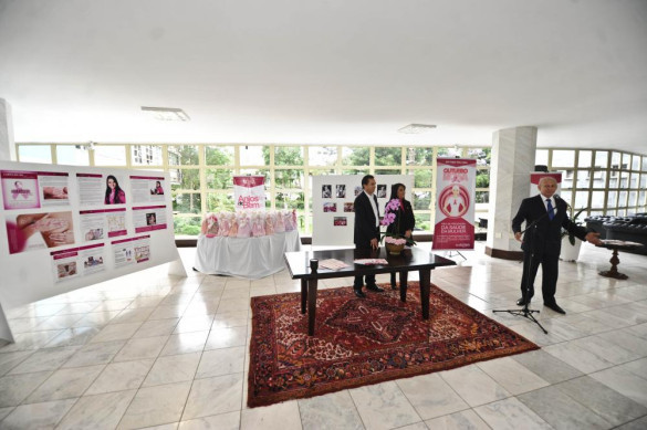 Exposição fotográfica sobre o Outubro Rosa é aberta no Espaço Cultural da Assembleia