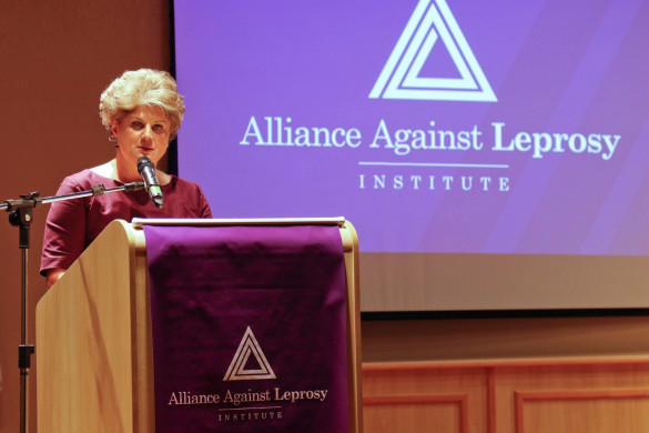 Assembleia entrega título de Cidadã Honorária do Paraná à médica Laila de Laguiche