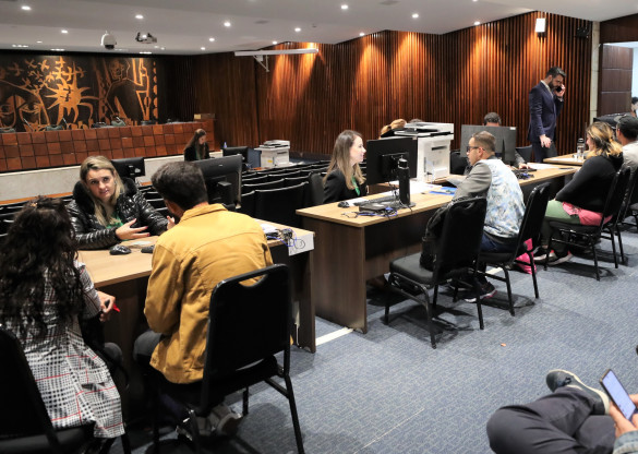 Mutirão Concilia Paraná atende cerca de 120 pessoas na Assembleia