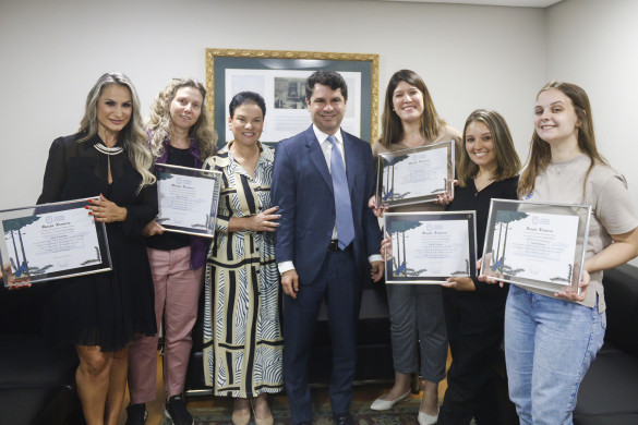 Deputada Marli Paulino (SD) entrega Menção Honrosa para equipe 100% feminina que fez transmissão do Brasileirão e Suburbana de Curitiba