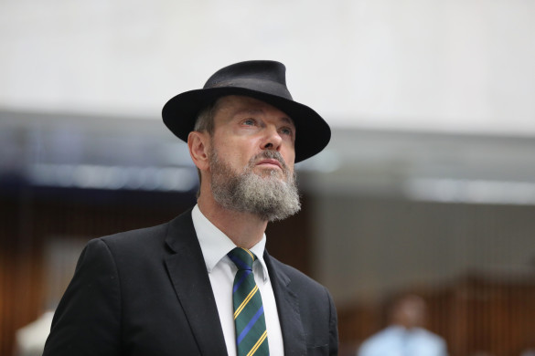 Sessão Solene na Assembleia homenageia empresas e profissionais da proteção veicular no Paraná