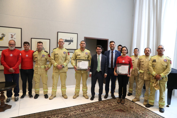 Gost e Cosmo recebem homenagem da Assembleia Legislativa por atuação nas buscas por Roberto Thomaz