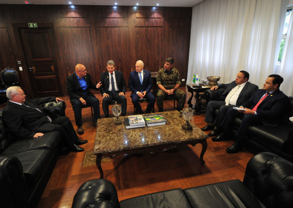 Assembleia recebe o diretor-geral brasileiro da Itaipu Binacional, General Joaquim Silva e Luna