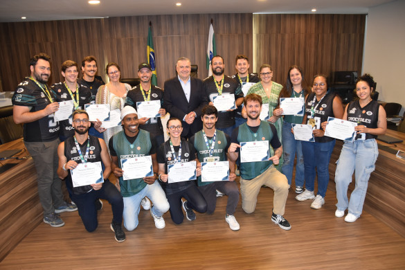 Assembleia Legislativa homenageia Coritiba Crocodiles pelo quarto título brasileiro de futebol americano