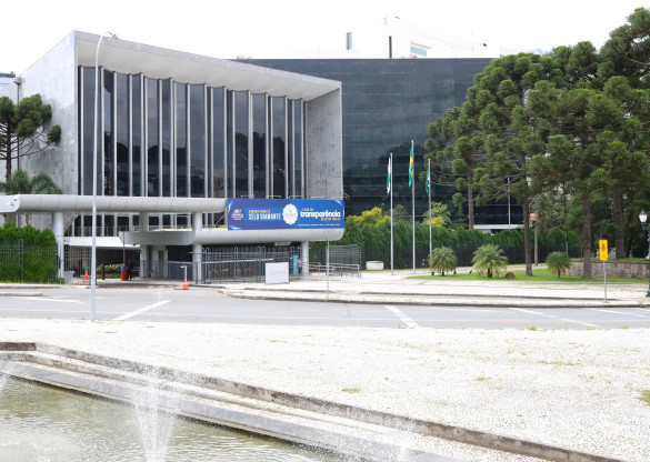 Assembleia Legislativa promove debate sobre riscos do metanol e presta homenagens a categorias e entidades