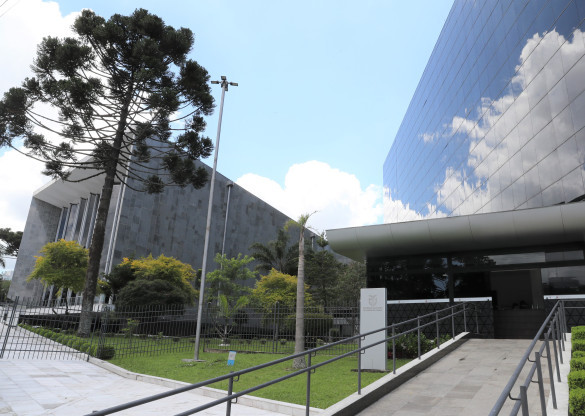 Assembleia chega aos 169 anos mais moderna e próxima da população