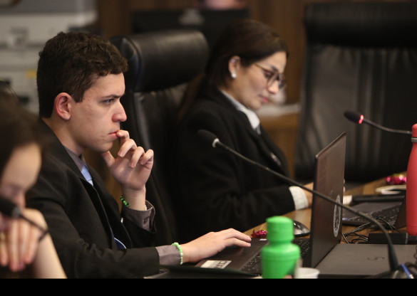Participantes do Parlamento Universitário compartilham primeiras impressões da simulação e se preparam para as sessões plenárias