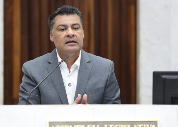 Projeto de lei propõe emissão gratuita de Carteira Estudantil no Paraná