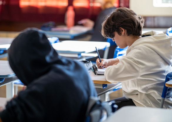 Leis estaduais garantem alimentação saudável, cuidado com a saúde e permanência dos alunos nas escolas do Paraná