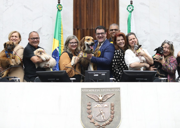 Assembleia celebra o Setembro Caramelo, mês que incentiva a adoção responsável de pets