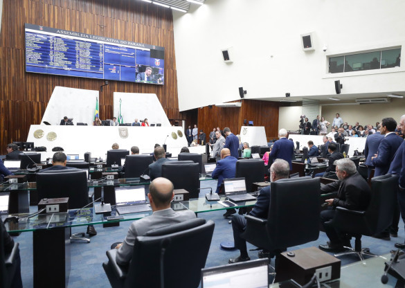 Projeto que cria o Programa Recomeço e o Auxílio Social Mulher Paranaense avança na Assembleia