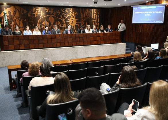 Assembleia Legislativa debate políticas para valorização e empregabilidade de cuidadores de pessoas com deficiência