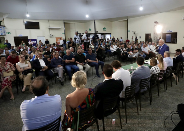 Reivindicações de Dois Vizinhos e região são entregues à Assembleia em sessão especial