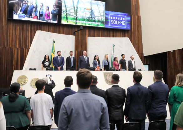 Em Sessão Solene, Assembleia Legislativa celebra lideranças jovens do Paraná
