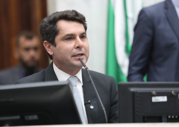 Presidente Alexandre Curi (PSD) determina mais rigor contra discursos ofensivos dos parlamentares