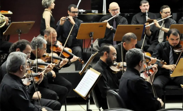 Deputados Goura e Tercilio Turini homenageiam Sinfônica da UEL pelos 40 anos de boa música