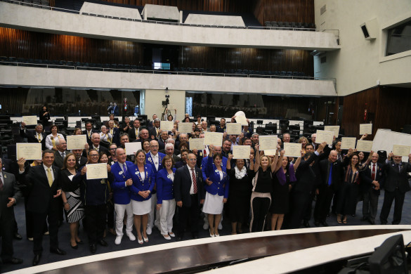 Sessão solene celebra o Jubileu de Ouro e Diamante dos Lions Clubes do Paraná