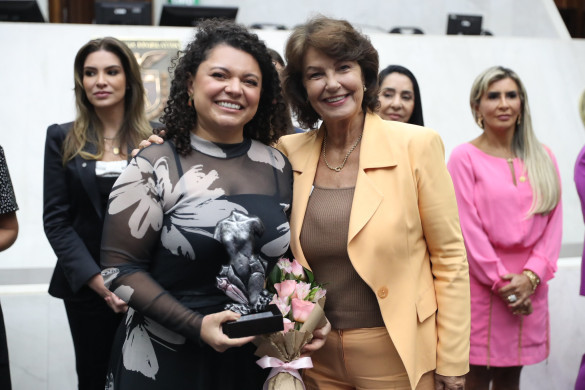 Deputada Cristina Silvestri (PP) homenageia Priscila Schran com o Prêmio Rosy de Macedo Pinheiro Lima