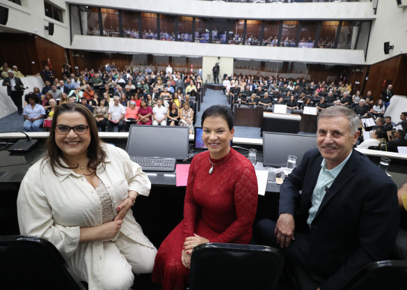 Sessão solene celebra aniversário de Pinhais e personalidades que contribuíram para a história do município